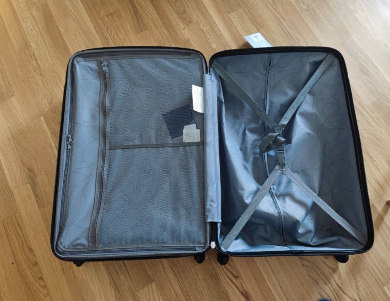 Samsonite Omni Vs Winfield Luggage: The Ultimate Travel Gear Face-off ...